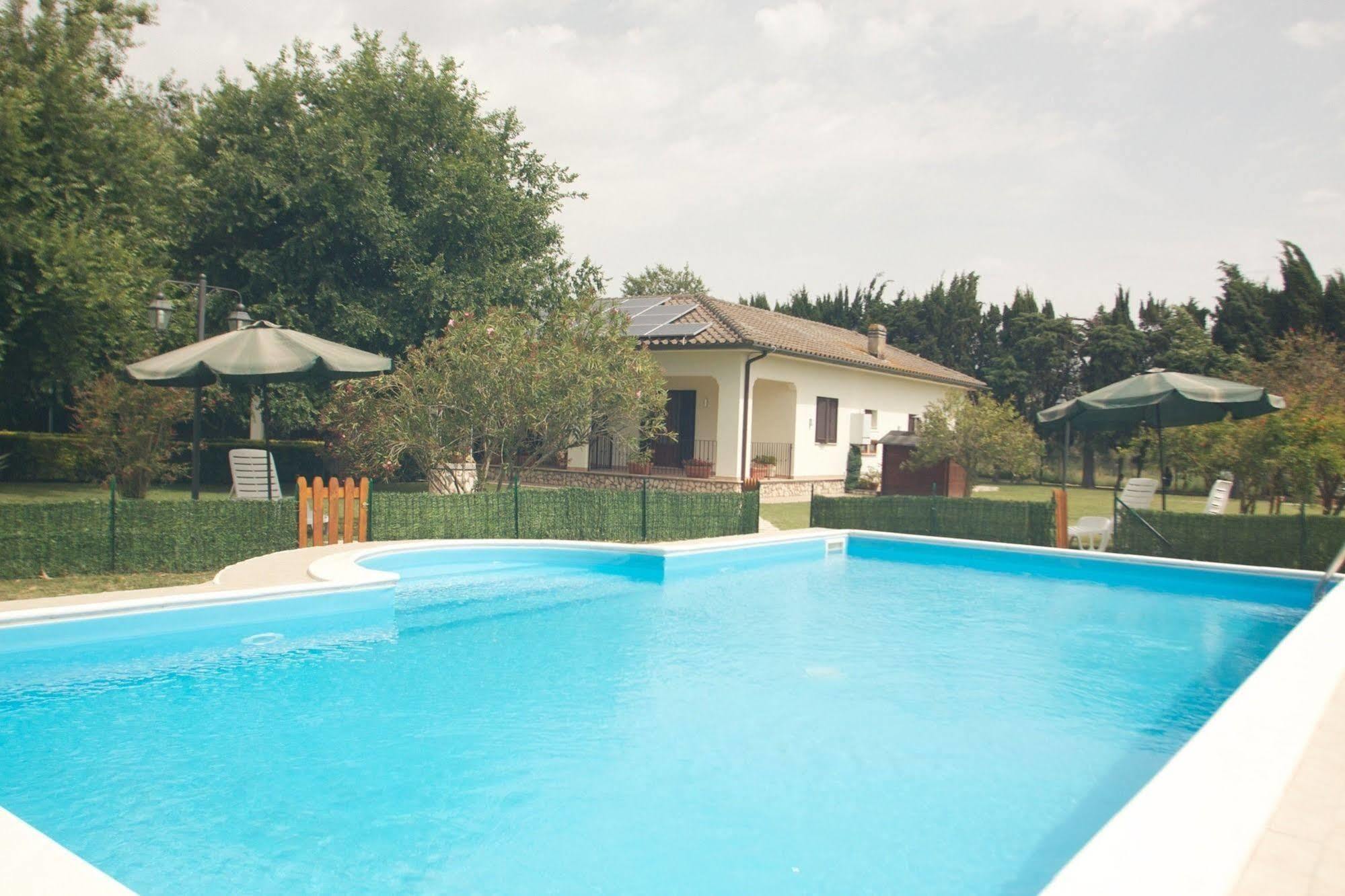 Relais La Mimosa Hotel Pontinia Bagian luar foto